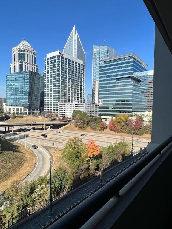 Spacious 2 Bedroom 2 Bathroom Apartment With Balcony In Uptown Charlotte! City Views & Free Parking! Экстерьер фото