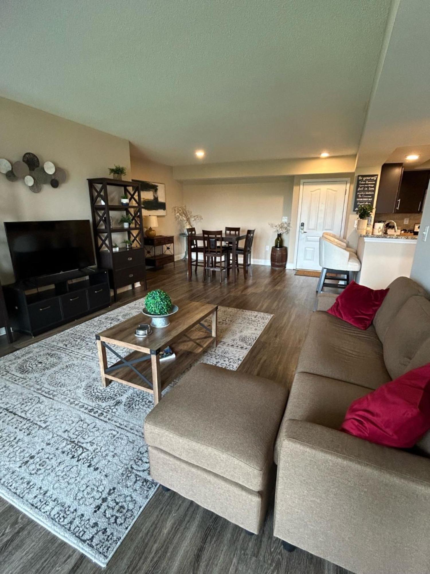 Spacious 2 Bedroom 2 Bathroom Apartment With Balcony In Uptown Charlotte! City Views & Free Parking! Экстерьер фото